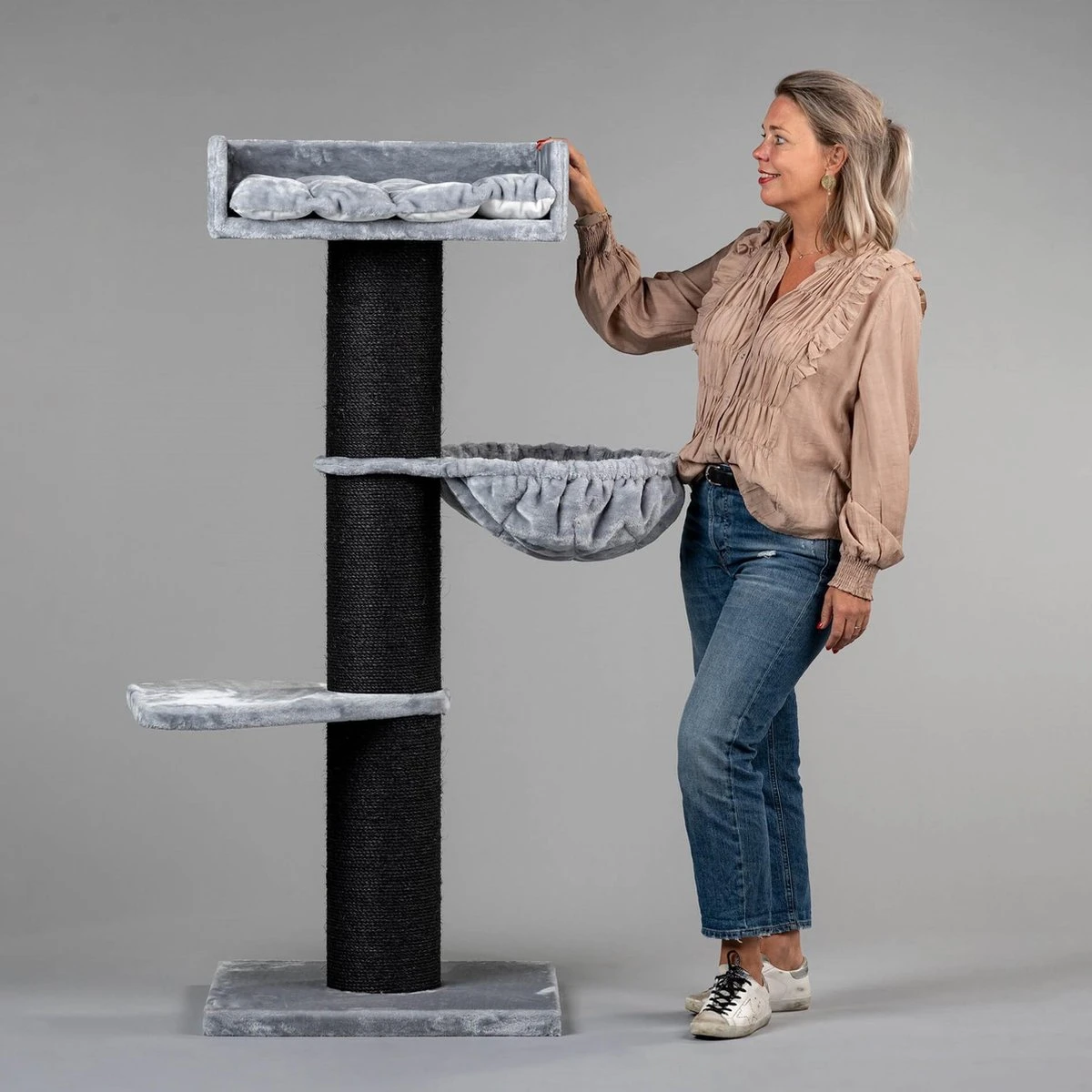 Krabpaal Voor Grote Katten Royalty De Luxe Blackline Lichtgrijs Grijs Van RHRQuality 1 Krabpaal Voor Grote Katten Royalty De Luxe Blackline Lichtgrijs Grijs Van RHRQuality